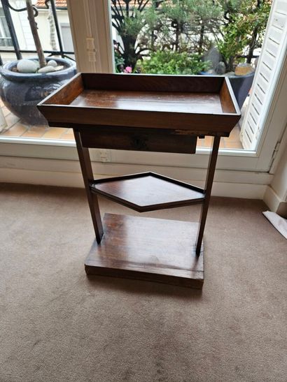 Natural wood coffee table
Bowl top and diamond-shaped...