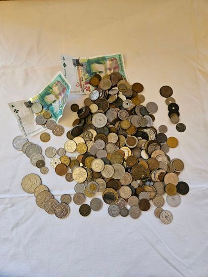 Lot of various circulation coins and 500...