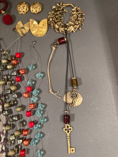Set of costume jewelry
