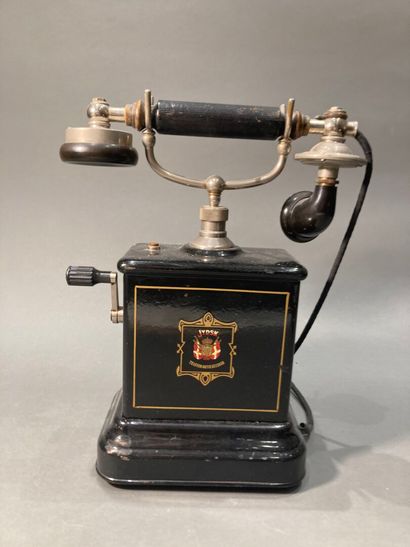 Black telephone with gold edging in screen-printed...