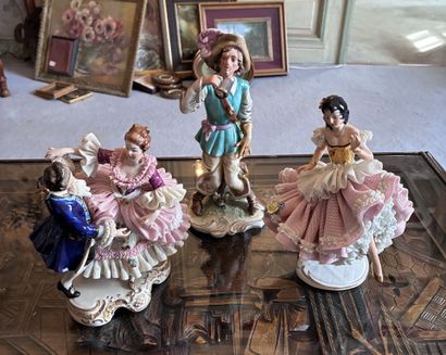 Three polychrome porcelain groups
Dancers...