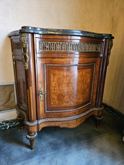 Low sideboard in the Louis XV-Louis XVI transition...