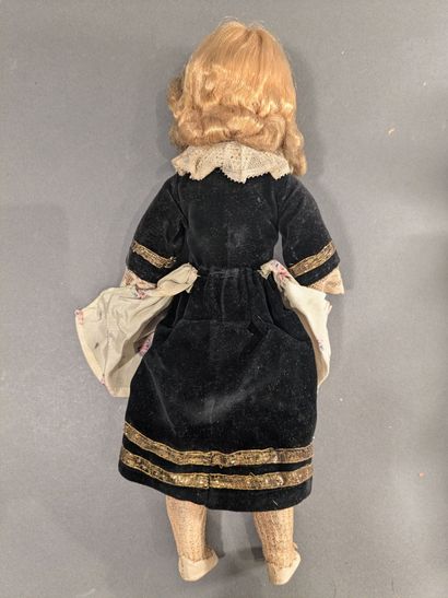 Set of four dolls
A regional all-composition...
