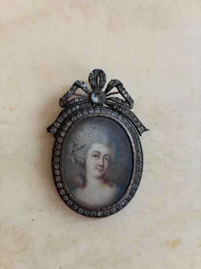 Silver-plated and gilded metal pendant, oval...