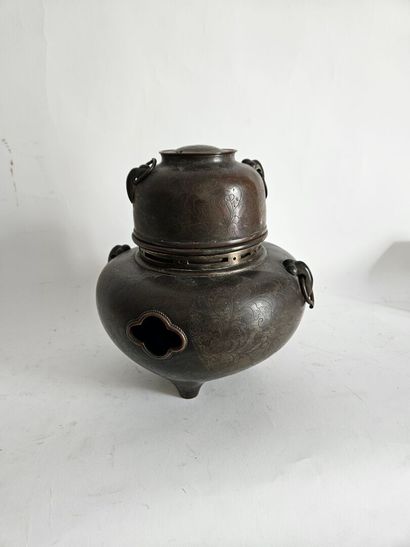 INDOCHINA
Brown patina metal incense burner...