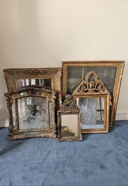 Set of five mirrors in carved giltwood f...