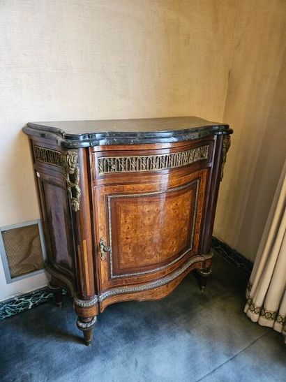 Low sideboard in the Louis XV-Louis XVI transition...