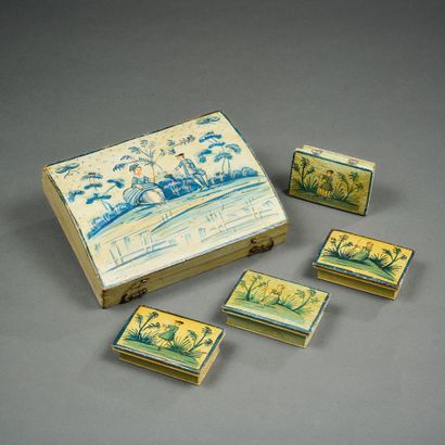 Token box in lacquered wood with painted...