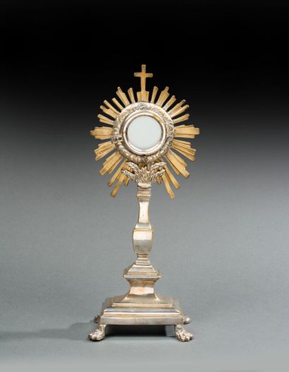 Monstrance in silver-plated bronze, resting...