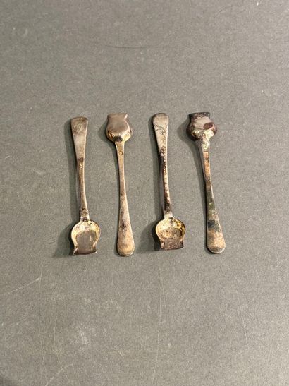 Set of four silver salt spoons
Weight : 20...
