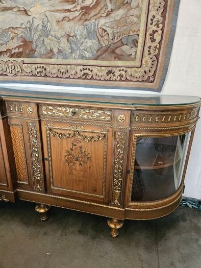 Large enfilade opening to 3 doors and 3 drawers...