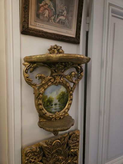 Lot of decorative carved and gilded wood...