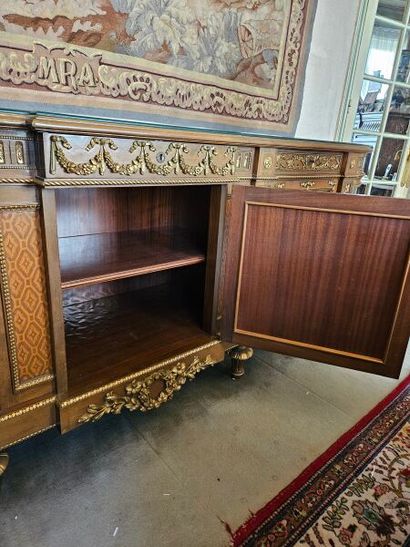 Large enfilade opening to 3 doors and 3 drawers...