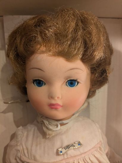 Set of four dolls
A regional all-composition...