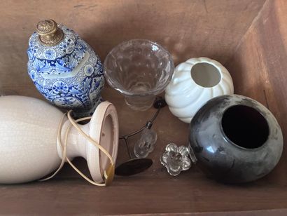 Lot of various trinkets including vases,...