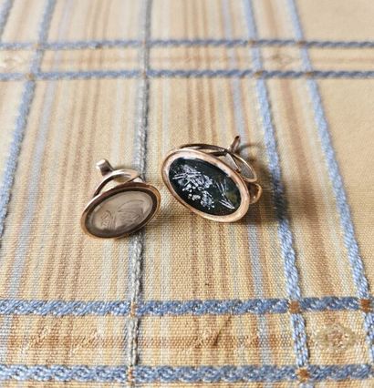 Lot comprising:
-Cachet in 18K yellow gold...