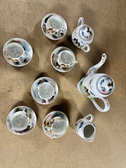 JAPAN
Small porcelain sake set 
20th cen...