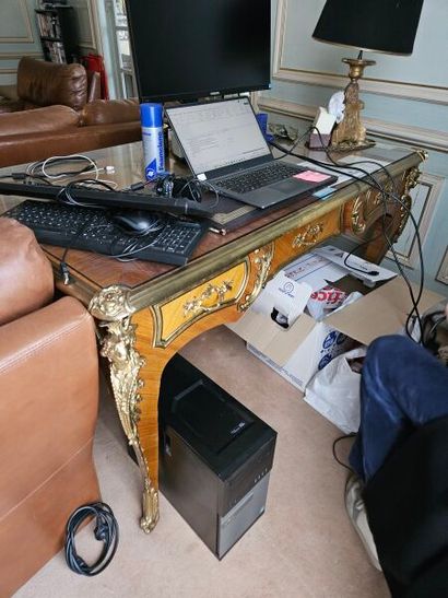 Louis XV style flat desk opening in the waist...