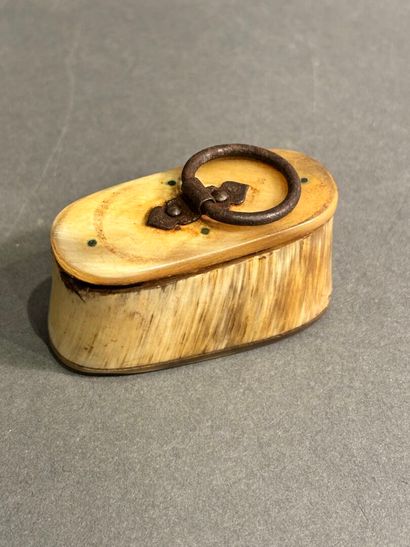Horn snuffbox
L. cm