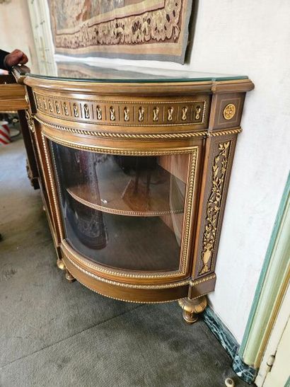 Large enfilade opening to 3 doors and 3 drawers...