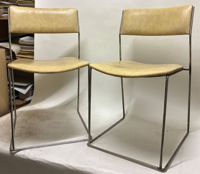 Pair of chairs in chromed metal wire, seats...