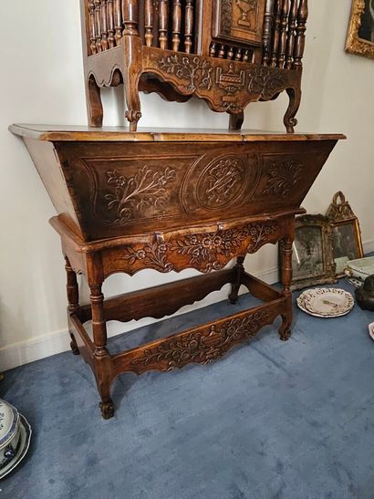 Natural wood kneading trough, molded and...