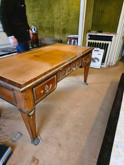 Veneered flat desk with three drawers in...