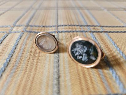 Lot comprising:
-Cachet in 18K yellow gold...