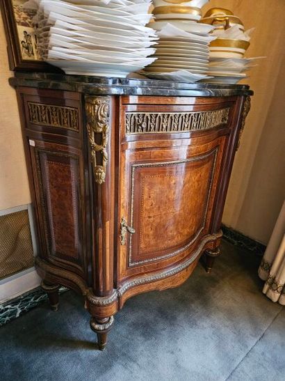 Low sideboard in the Louis XV-Louis XVI transition...
