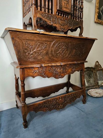 Natural wood kneading trough, molded and...