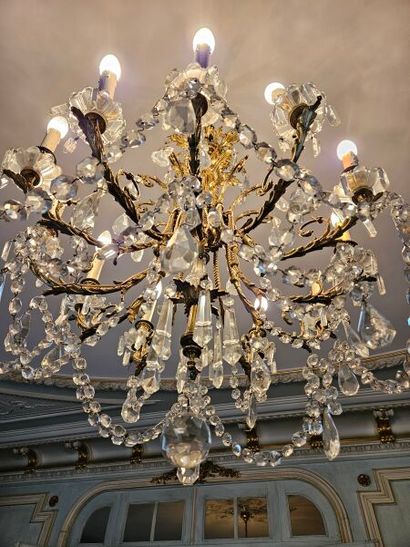 Gilded bronze chandelier with 12 lights and...