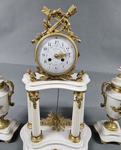 Mantelpiece consisting of a portico clock...