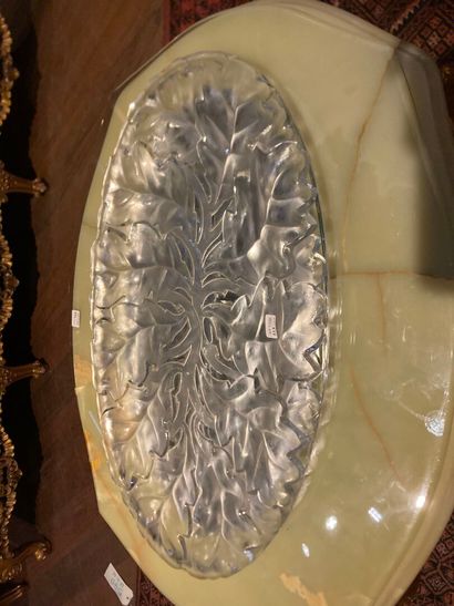LALIQUE France
Large oval presentation dish...