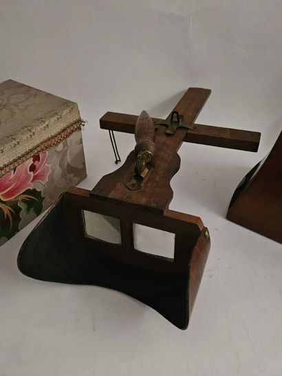 Two stereoscopic viewers and a set of glass...