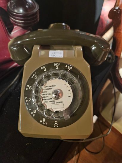 Beige bakelite telephone
1950s-1960s PTT...