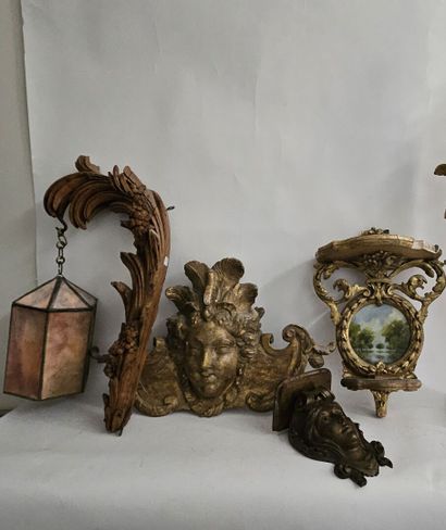 Lot of decorative carved and gilded wood...