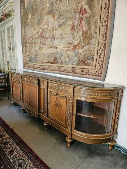Large enfilade opening to 3 doors and 3 drawers...