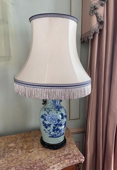 CHINA
Baluster-shaped vase on a blue background...