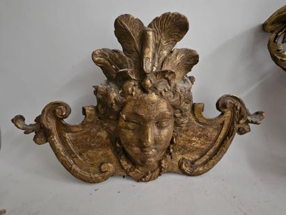 Lot of decorative carved and gilded wood...