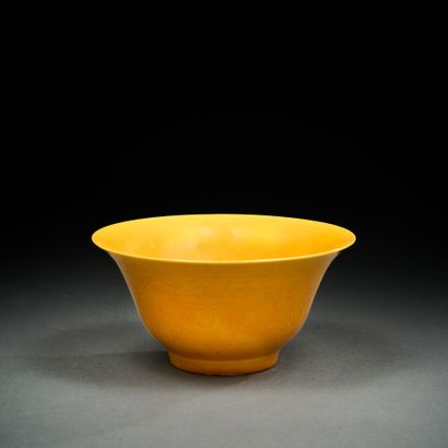 Lot including:
-CHINA 
A small circular bowl...