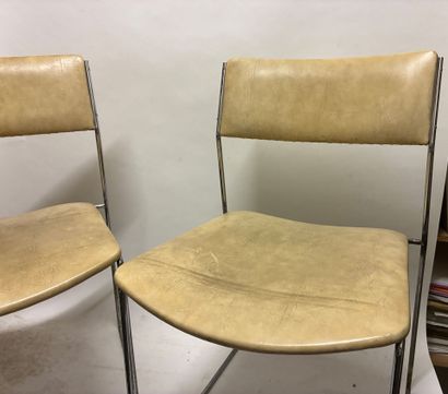 Pair of chairs in chromed metal wire, seats...