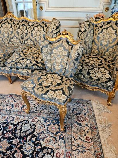 Gilded carved wood salon with rocaille, shell...