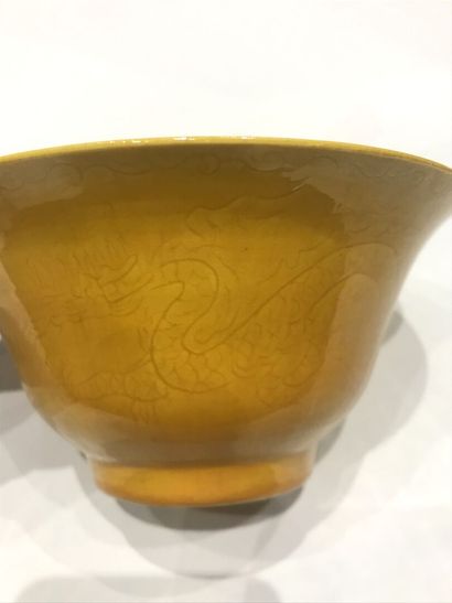 Lot including:
-CHINA 
A small circular bowl...