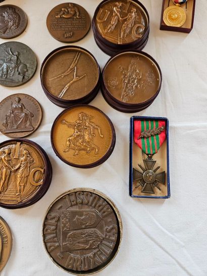 Batch of various commemorative medals and...