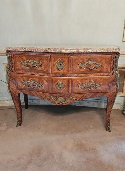 Curved chest of drawers with three drawers...