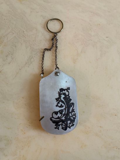 Mother-of-pearl dance card with scroll motif,...