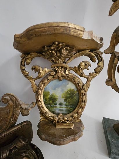 Lot of decorative carved and gilded wood...