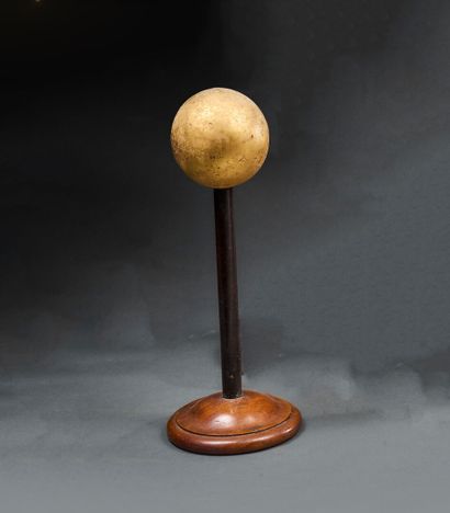 ANDRIVEAU
Sphere for electrostatic experiment...