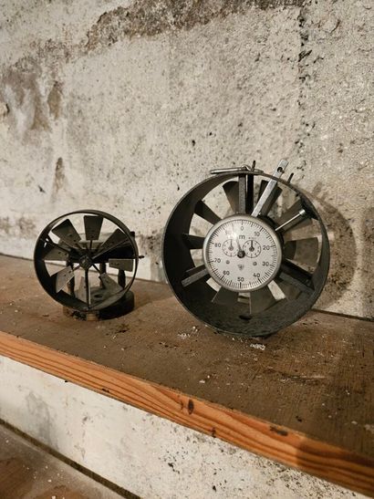 Set of two anemometers, one of them 