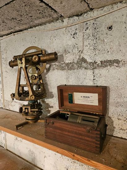 TROUGHTON
Brass theodolite marked 